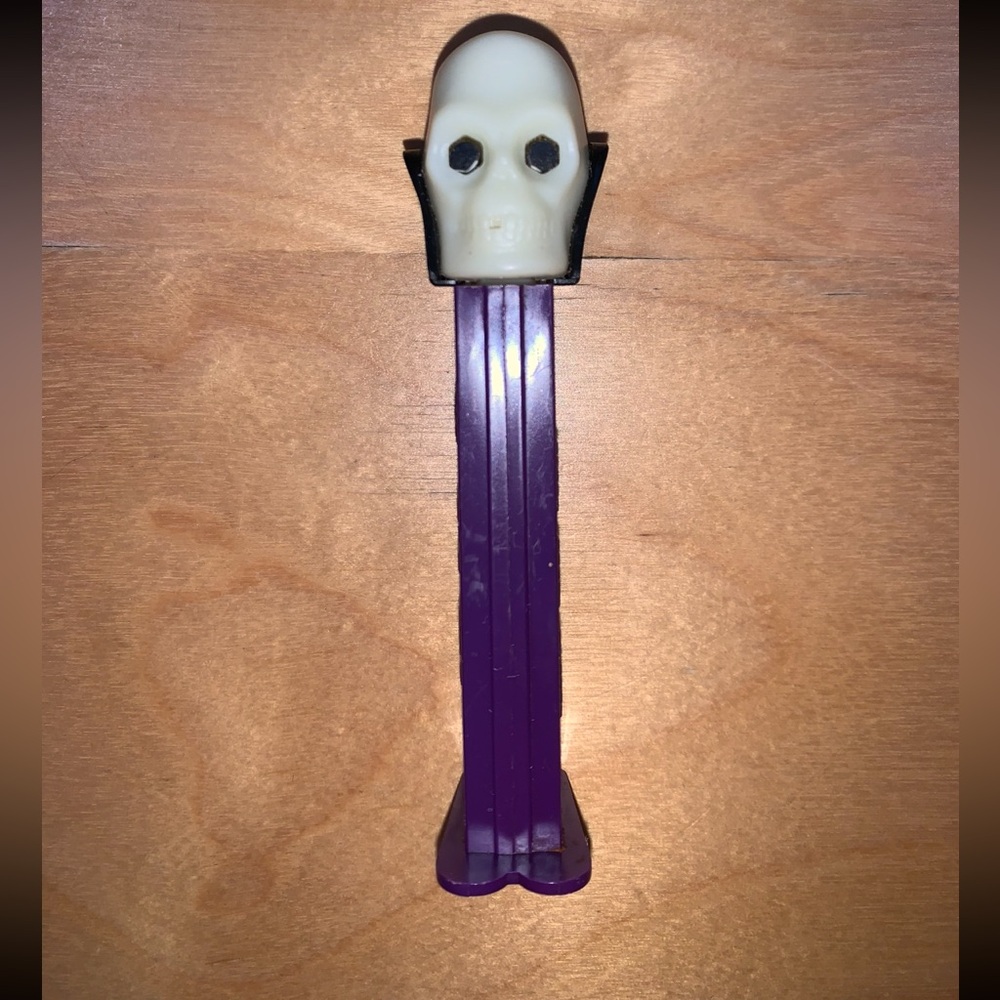 Vintage 1971 Dr. Skull Skeleton PEZ Dispenser - Purple - Glow In The Dark